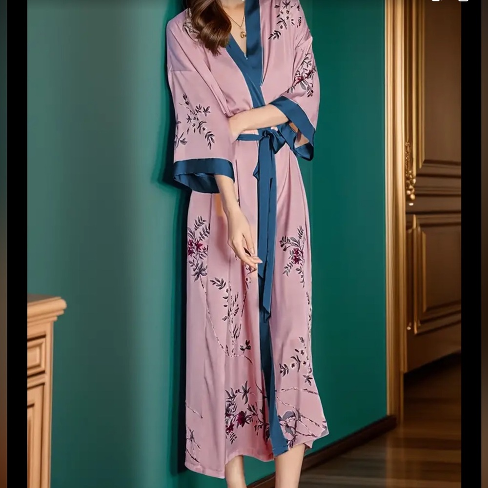 Silky Robe - Picture 6 of 7